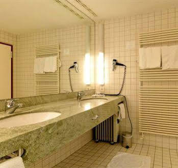 Hotel Oberschwaebischer Hof Schwendi Buitenkant foto