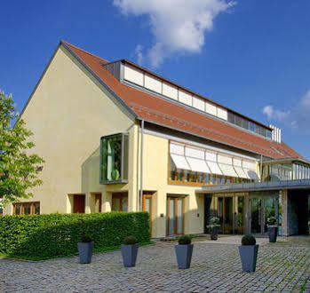 Hotel Oberschwaebischer Hof Schwendi Buitenkant foto